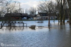 nouvelle-prestation-innondations-la-route-reliant-coulon-a-n_998270
