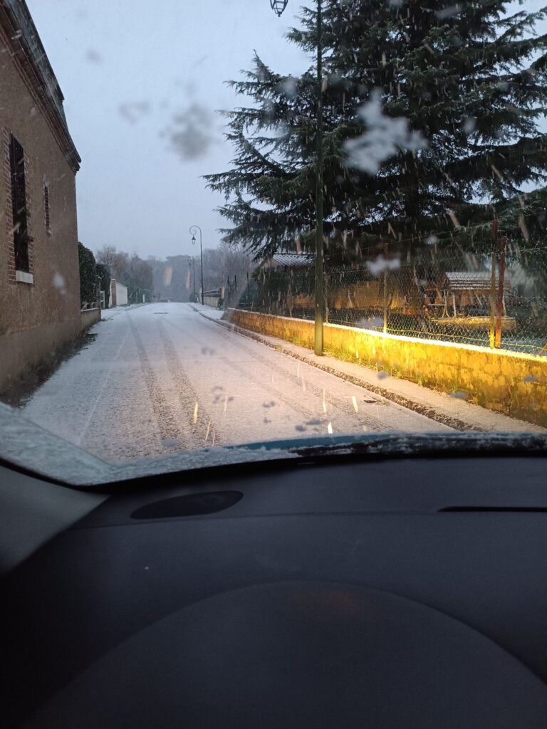 Neige à Autrèche (37) le 21 novembre 2025