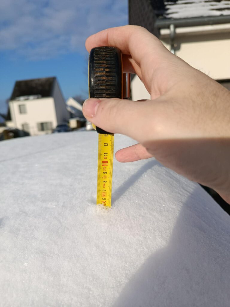 Neige en Touraine (Indre-et-Loire - 37) le jour de Noel 2025 (25/12/2025)