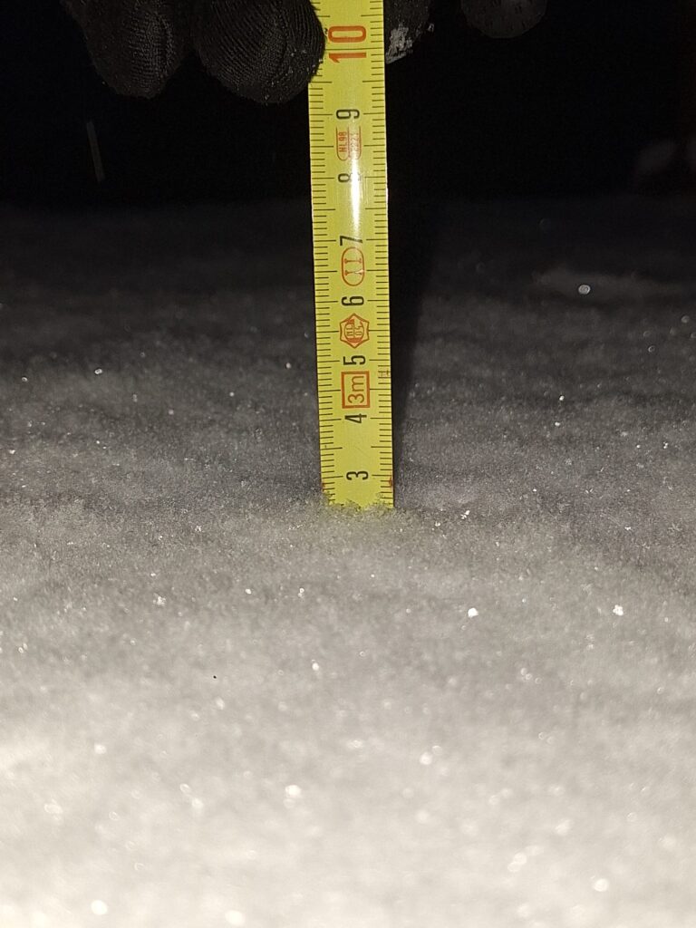 Cumul de neige à Saint-Luperce en début de soirée du 5 janvier 2026