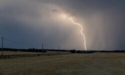 CANICULE : FIN DE L’EPISODE LE 17 JUILLET 2026 ET RISQUE D’ORAGES FORTS ?