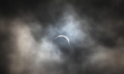 ÉCLIPSE DE SOLEIL LE 12 AOÛT 2026 : QUAND ET COMMENT L’OBSERVER EN TOUTE SÉCURITÉ ?