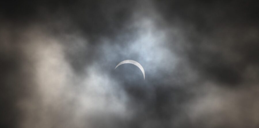ÉCLIPSE DE SOLEIL LE 12 AOÛT 2026 : QUAND ET COMMENT L’OBSERVER EN TOUTE SÉCURITÉ ?