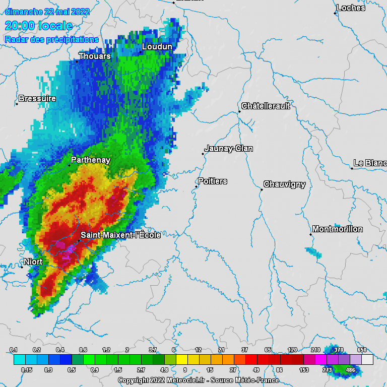 Radar précipitations du 22 mai 2022, de 20h à 22h (copyright : Météo France via meteociel.fr).