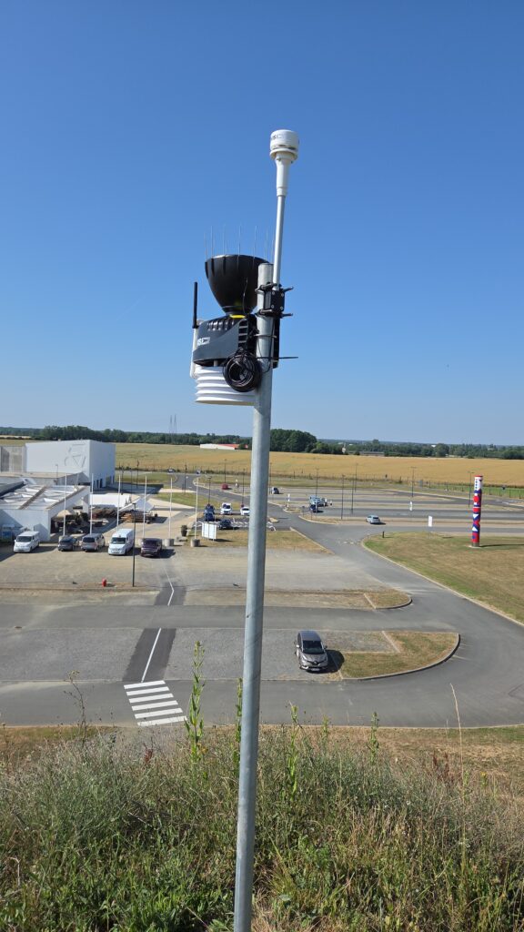 Station météorologique avec anémomètre sonique du CNTS - Châteauroux Métropole