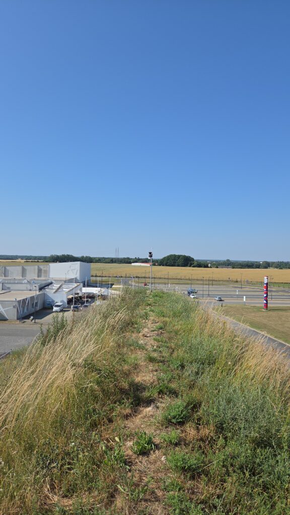Vue d'ensemble de l'implantation de la station météorologique du CNTS